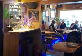 Amsterdam coffeeshop Katsu seating