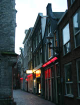 http://www.amsterdam.info/red-light-district/oudekerk.jpg