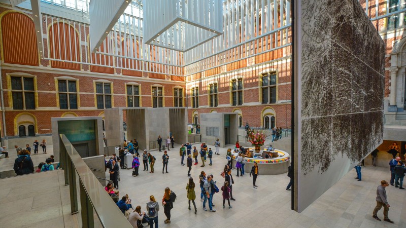 Espacio interior del atrio del museo Amsterdam Rijksmuseum