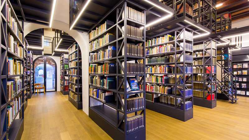 Biblioteca Biblioteque en el Museo Marítimo Holandés de Amsterdam