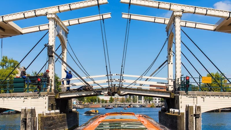 Crucero por los canales de Ámsterdam durante el día 3