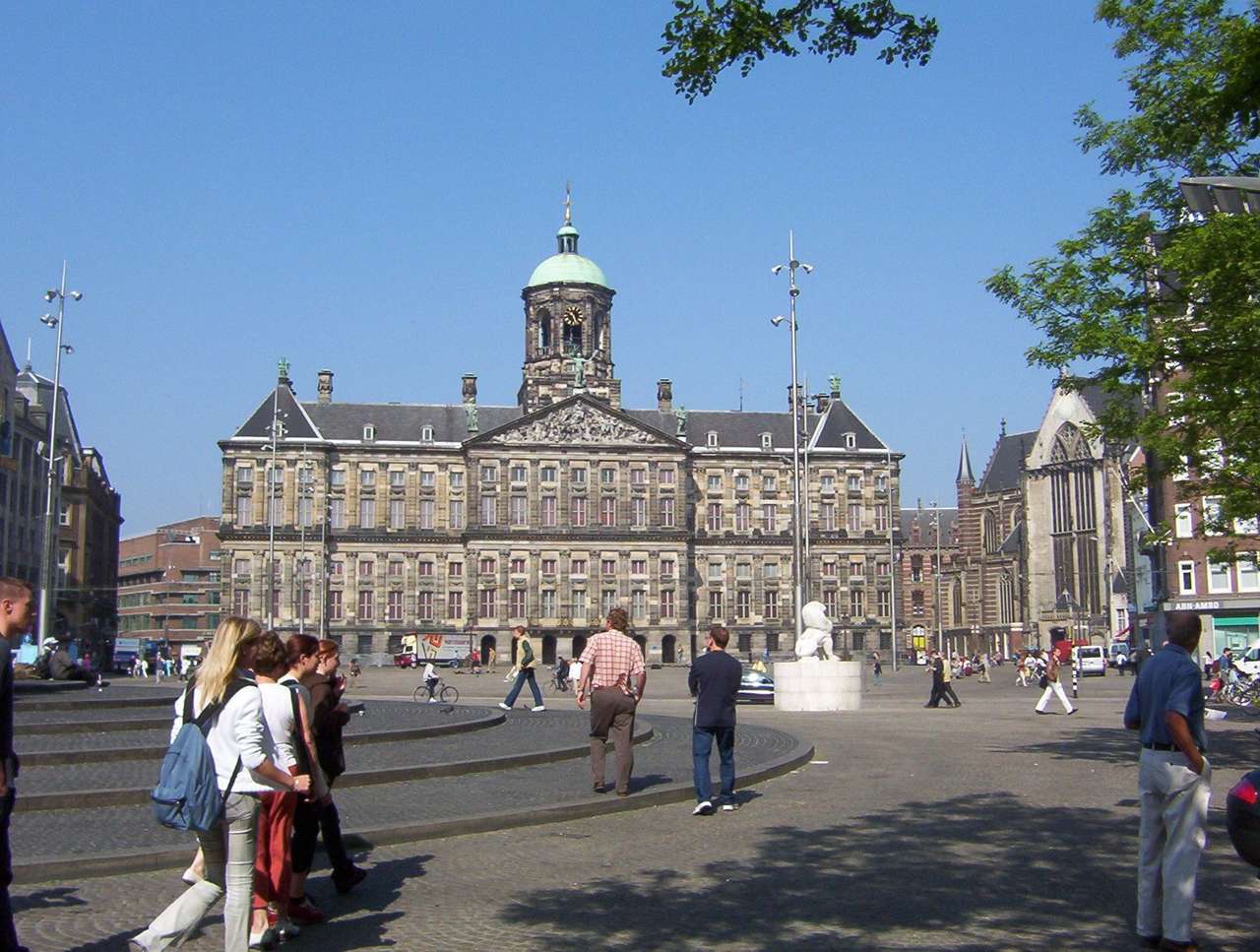 Dam Square | Places to visit in Amsterdam