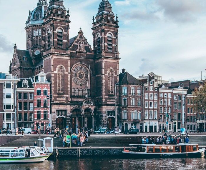 Amsterdamin internet-liput museoihin ovat hyödyllisiä odottavien rivien välttämiseksi