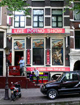 http://www.amsterdam.info/red-light-district/liveporno.jpg