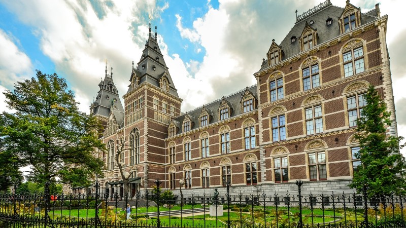 Edificio del museo Amsterdam Rijksmuseum desde el exterior