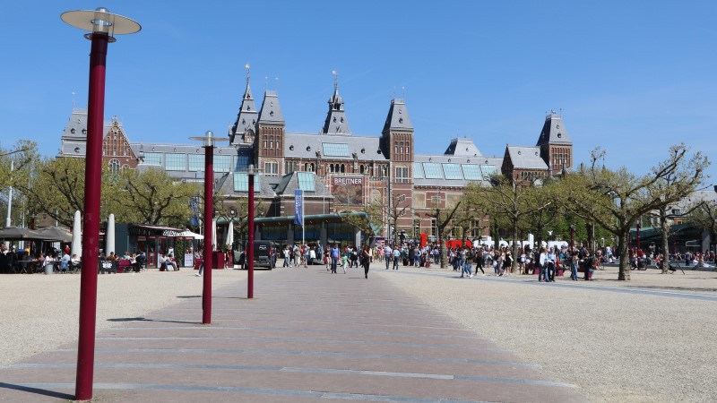 Plaza del museo Amsterdam Rijksmuseum frente a la ubicación