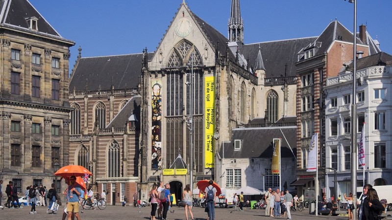 Extérieur du bâtiment historique d'Amsterdam nieuwe kerk