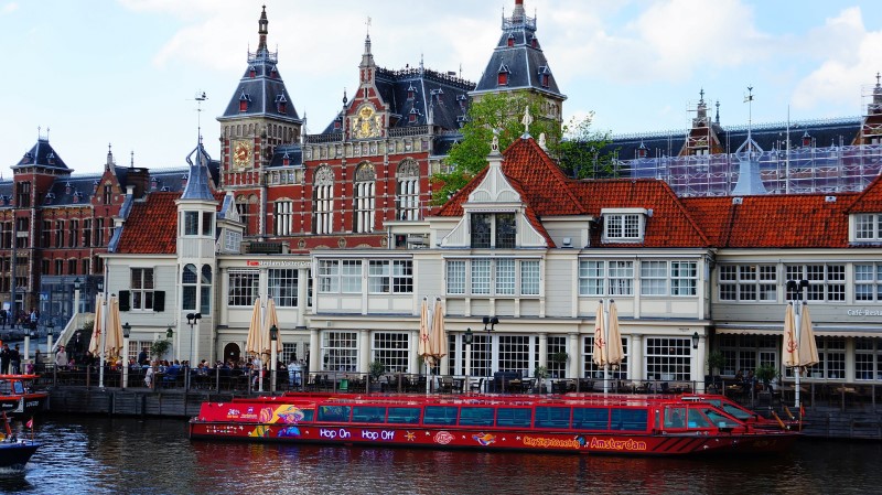 amsterdam canal cruise hop on hop off central staion boat