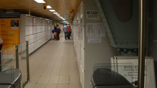 amsterdam central station luggage lockers area