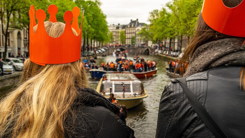 Amsterdam Kingsday event crown girls