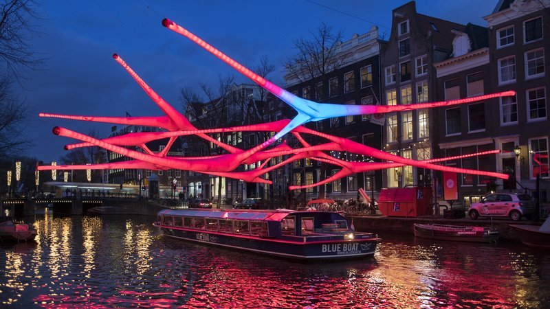 dzieło sztuki festiwalu światła w Amsterdamie