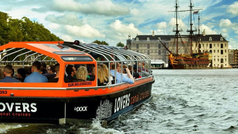 visite d'amsterdam croisière sur le canal bateau grand ouvert voilier