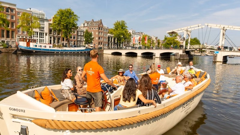 amsterdam tour kanalfahrt open boat kleiner Fluss
