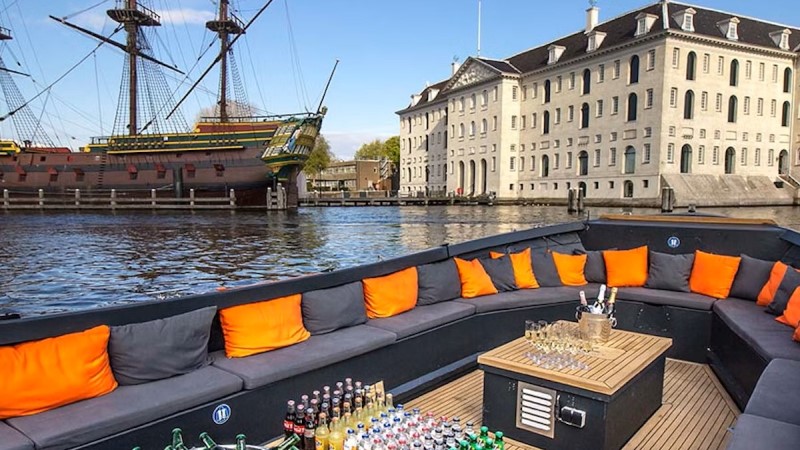 amsterdam tour crucero por los canales en barco abierto pequeño velero