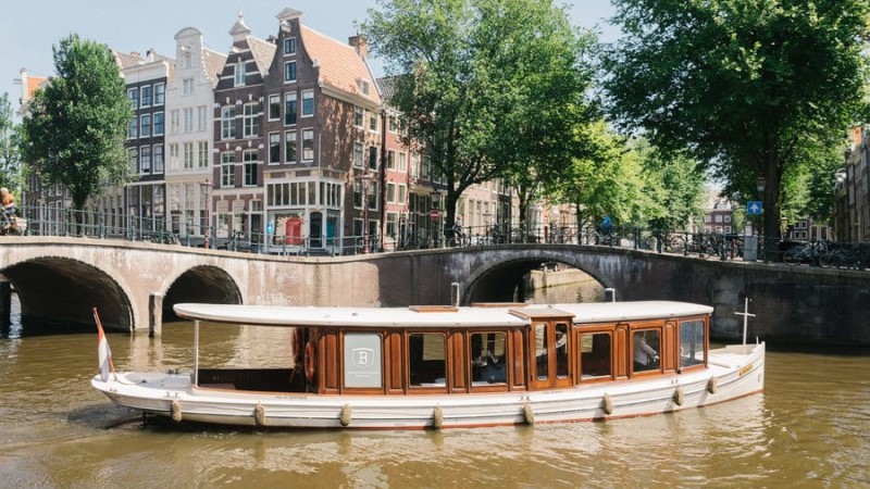 classic retro vintage boats for rent in Amsterdam