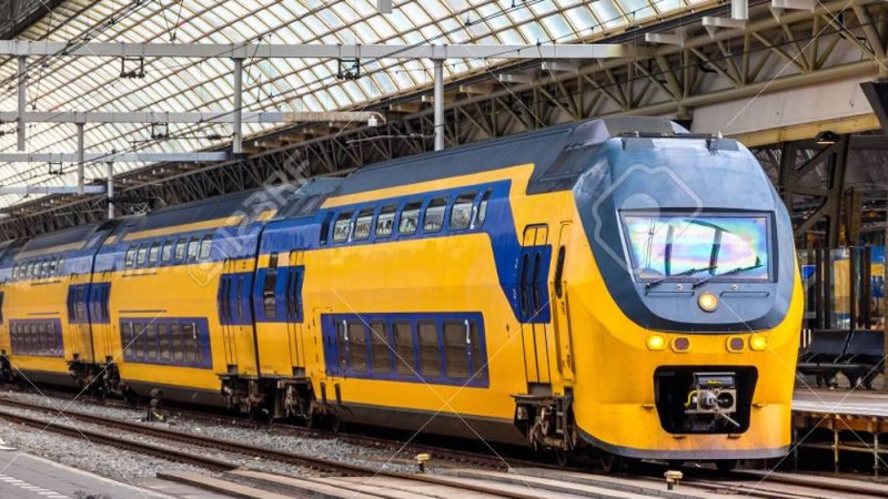 amsterdam transport train airport transfer