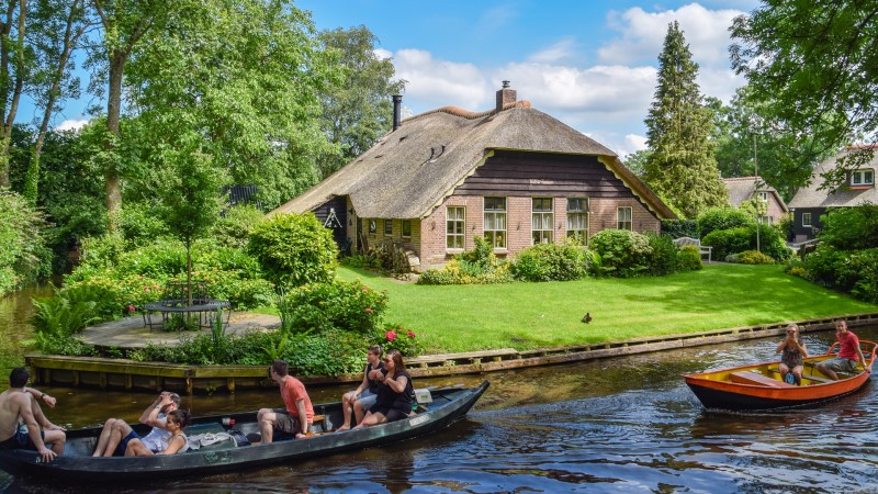 Roundtrip tour to Giethoorn from Amsterdam | Amsterdam.info