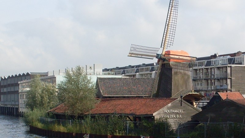 Amsterdamski wiatrak na zewnątrz De Otter